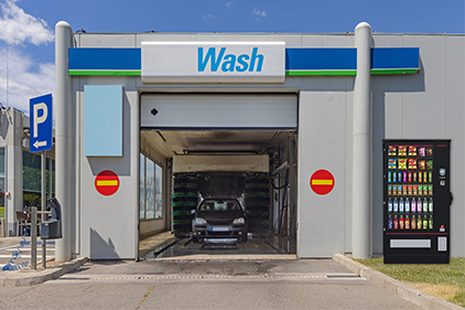 Ein Automat am Ausgang einer Waschstraße